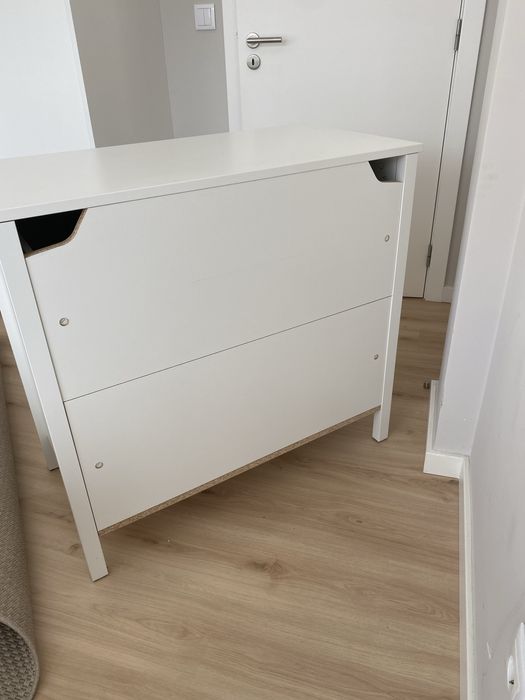 Cómoda branca IKEA