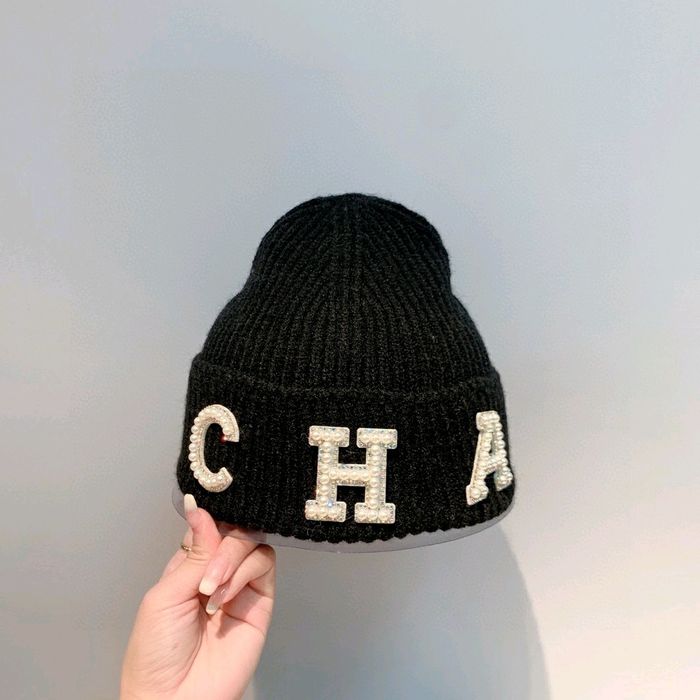 Elegancka czapka dwa kolory biała czarna promocja