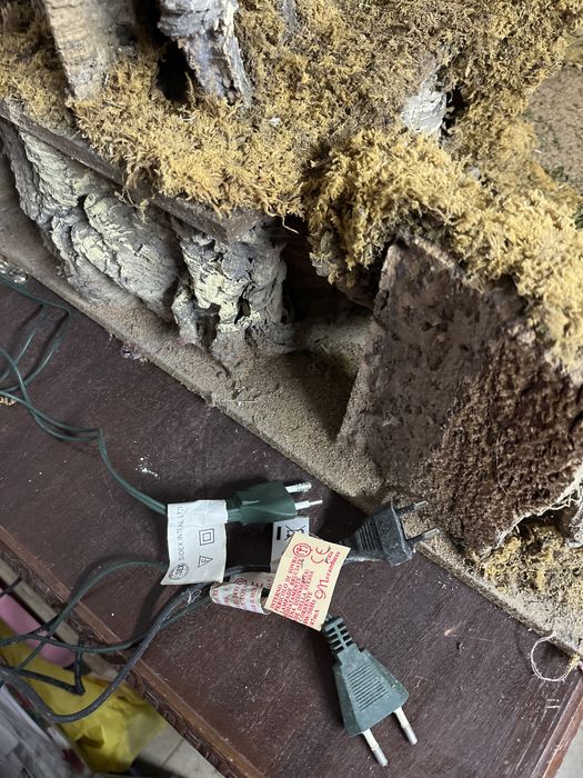 Presépio típico em madeira e cortiça, iluminado 90x60x50cm