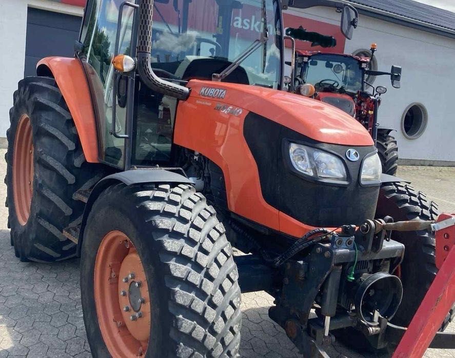 Ciągnik Kubota M8540 przedni tuz i wom klima salon