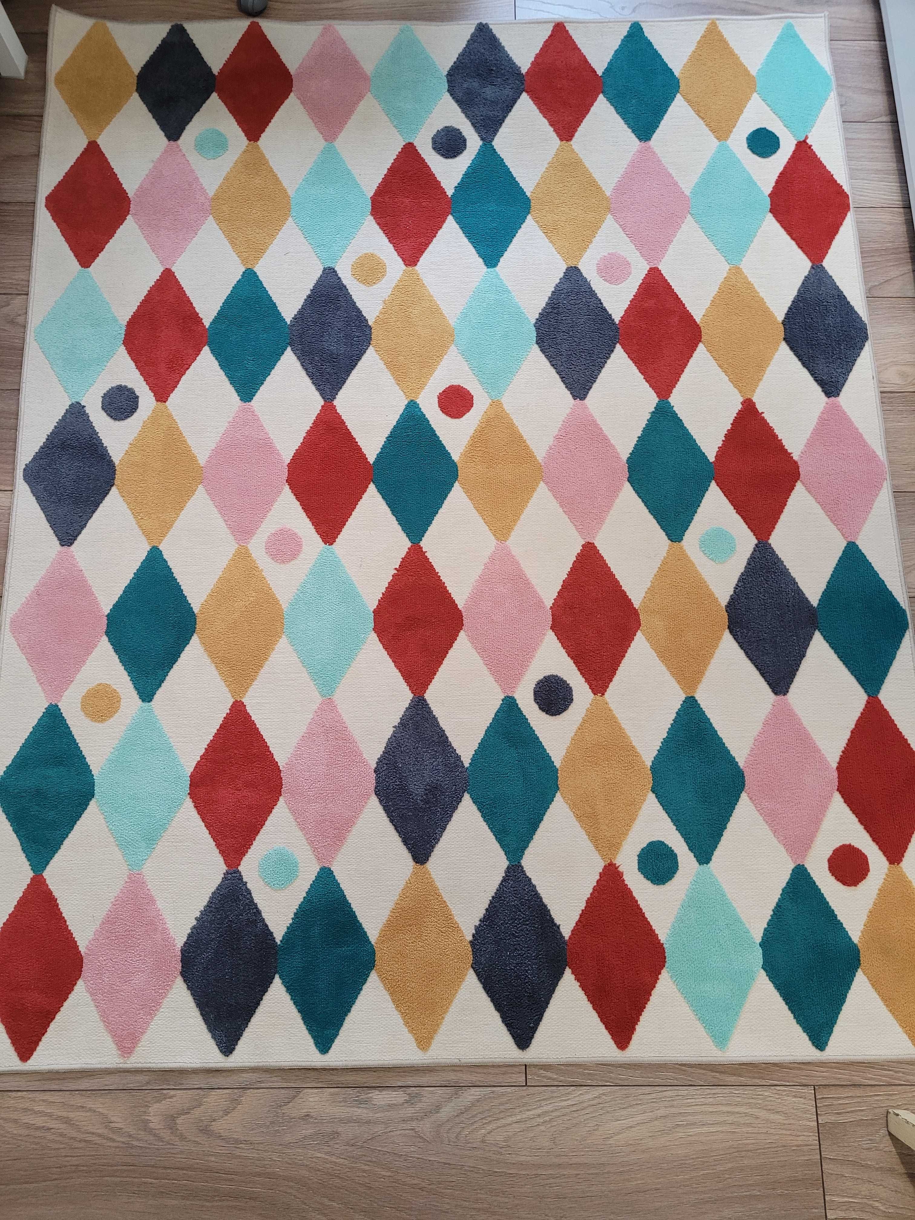 Kolorowy dywan dla dziecka