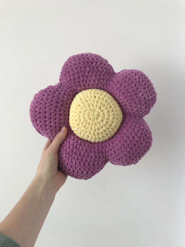 Poduszka szydełkowa kwiatek