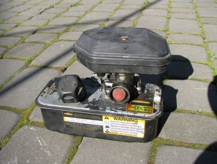 Запчастини двигуна briggs straton різних моделей.Ремонт двигунів