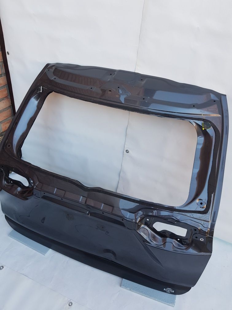 Ляда , крышка багажника RAV4 , 21 г, цвет 1G3.