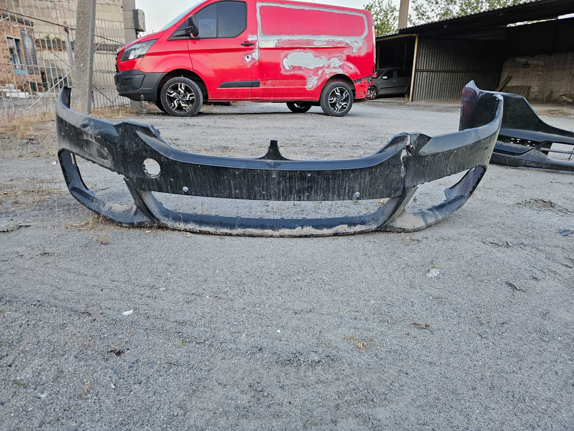 Передний бампер BMW F30, F31 M performance. Под ремонт