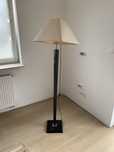 Ladna lampa stojaca podlogowa z abażurem do salonu pokoju