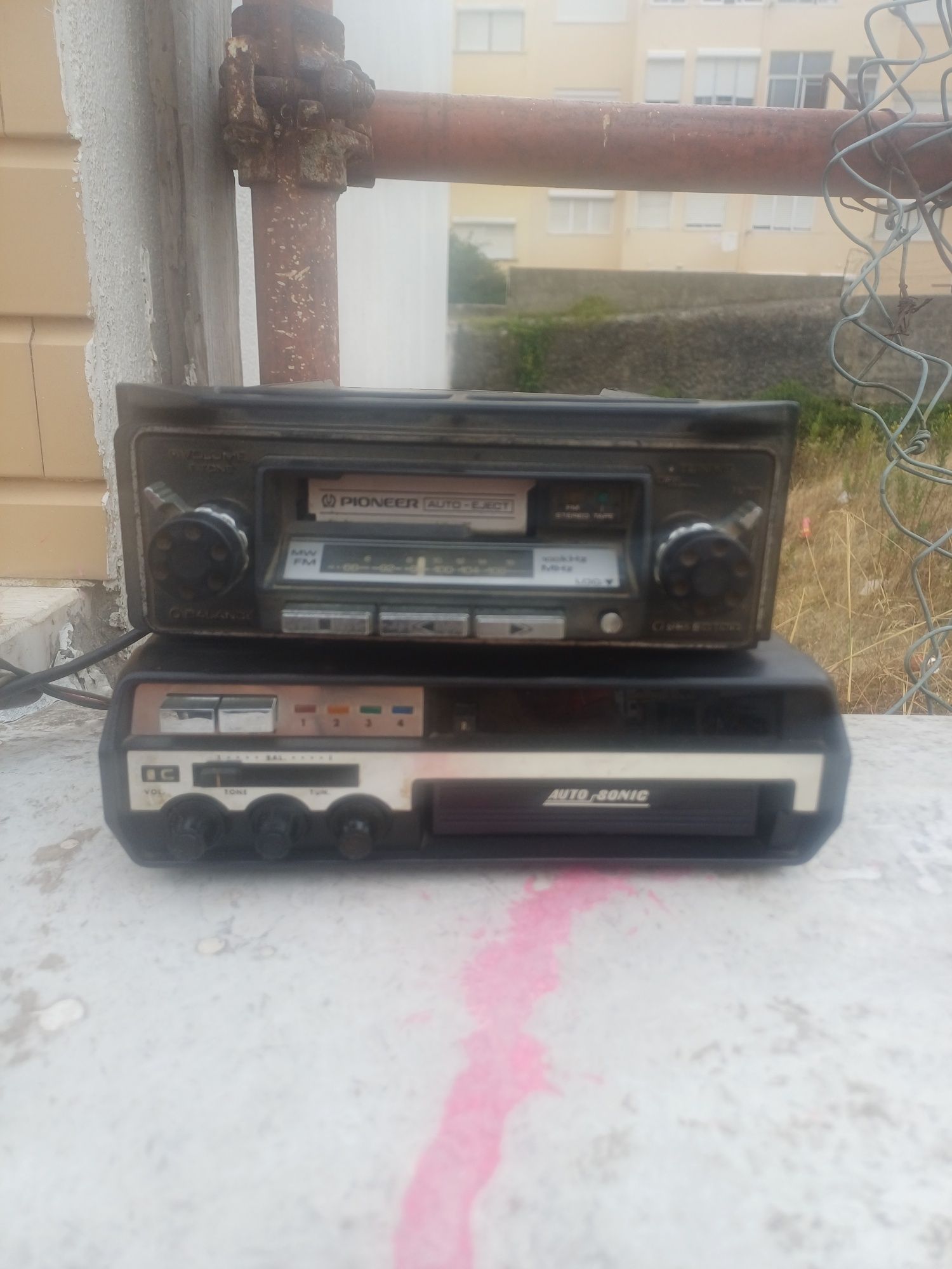 2 auto radios antigos