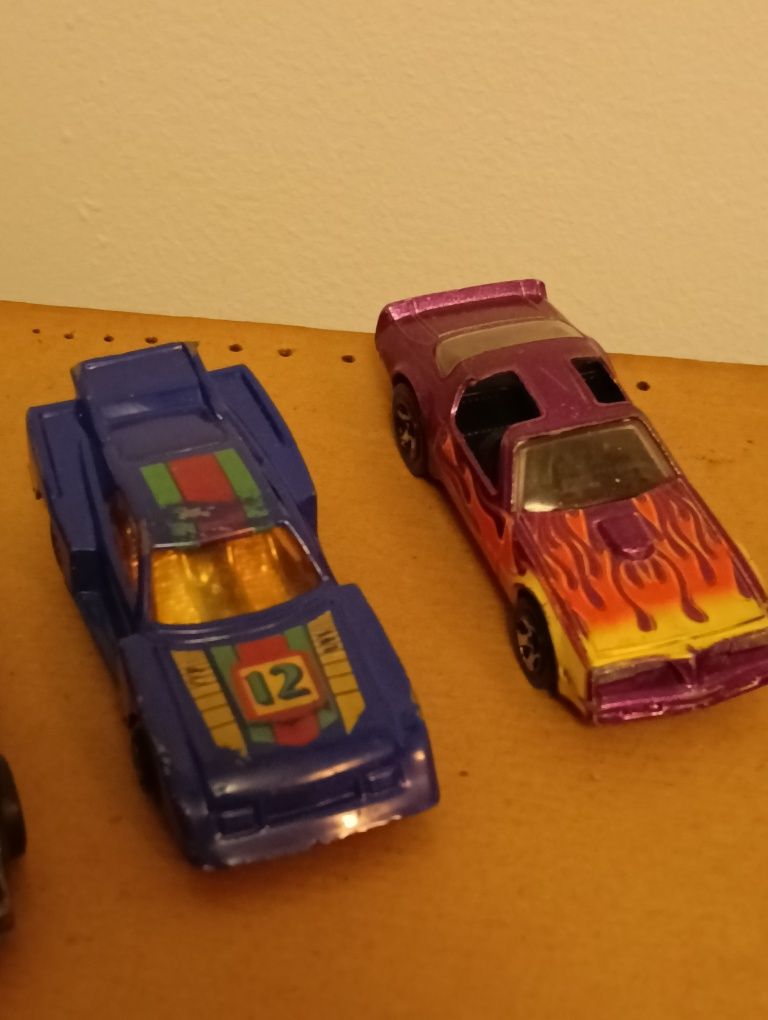 Quatro belas miniaturas colecionáveis