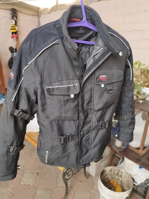 Продам мотокуртку,на подстежку,весна лето,на рукавах,плечах защита вст