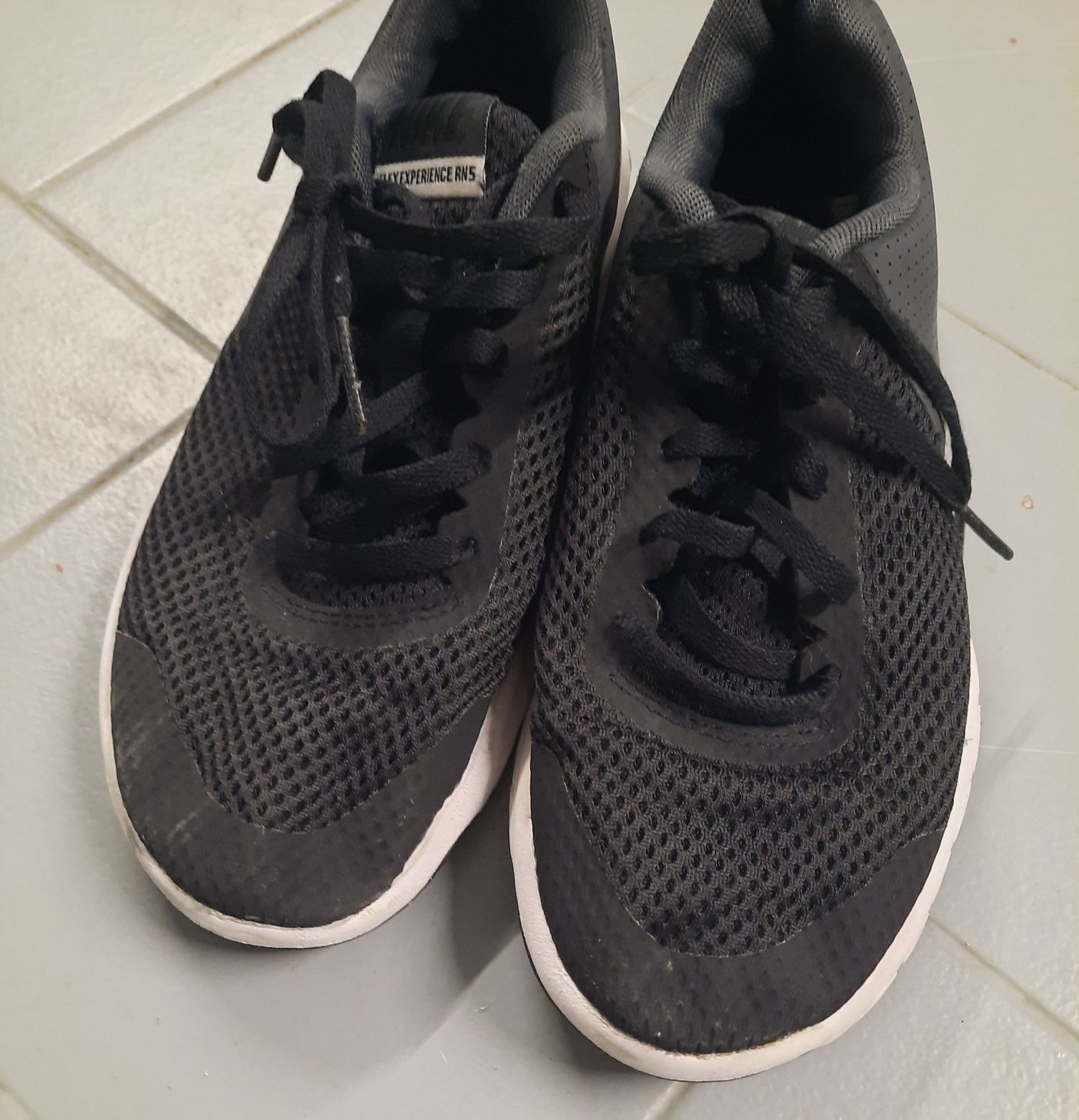 Sapatilhas pretas Nike Flex Experience RN5