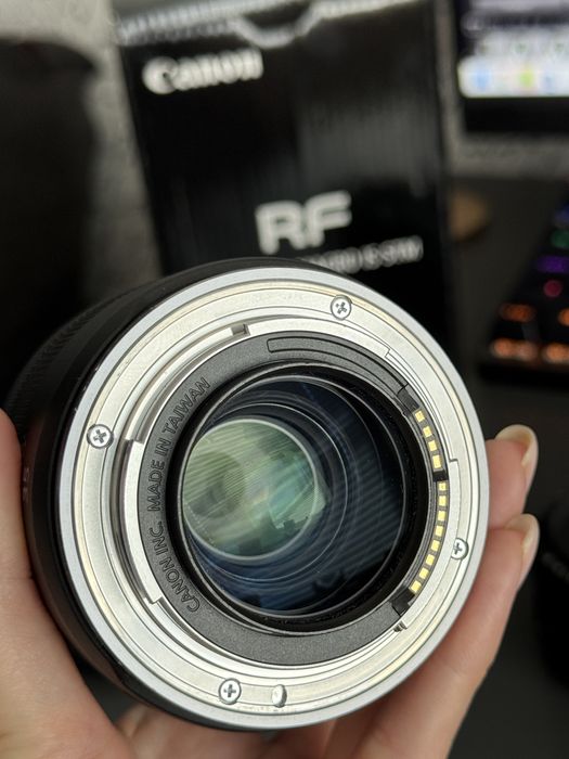 Обʼєктив Canon rf 35 mm 1.8 macro