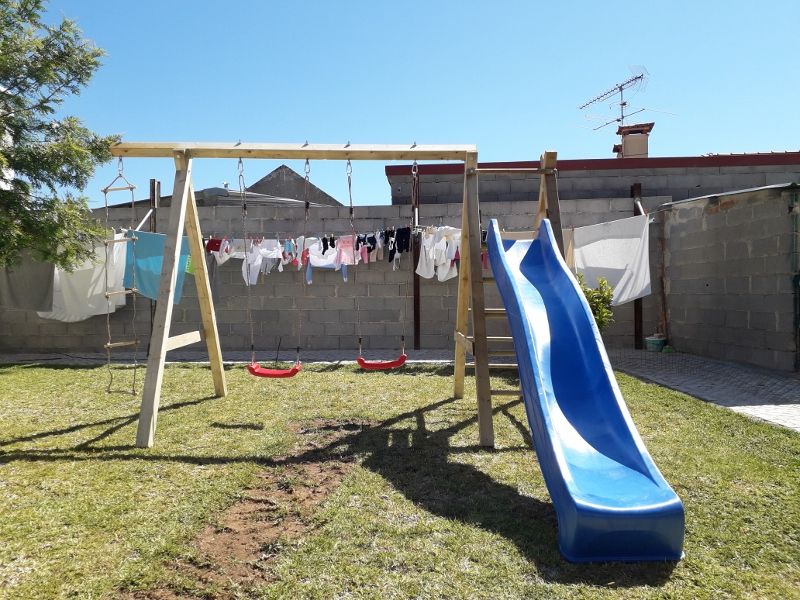 Baloiços e escorregas