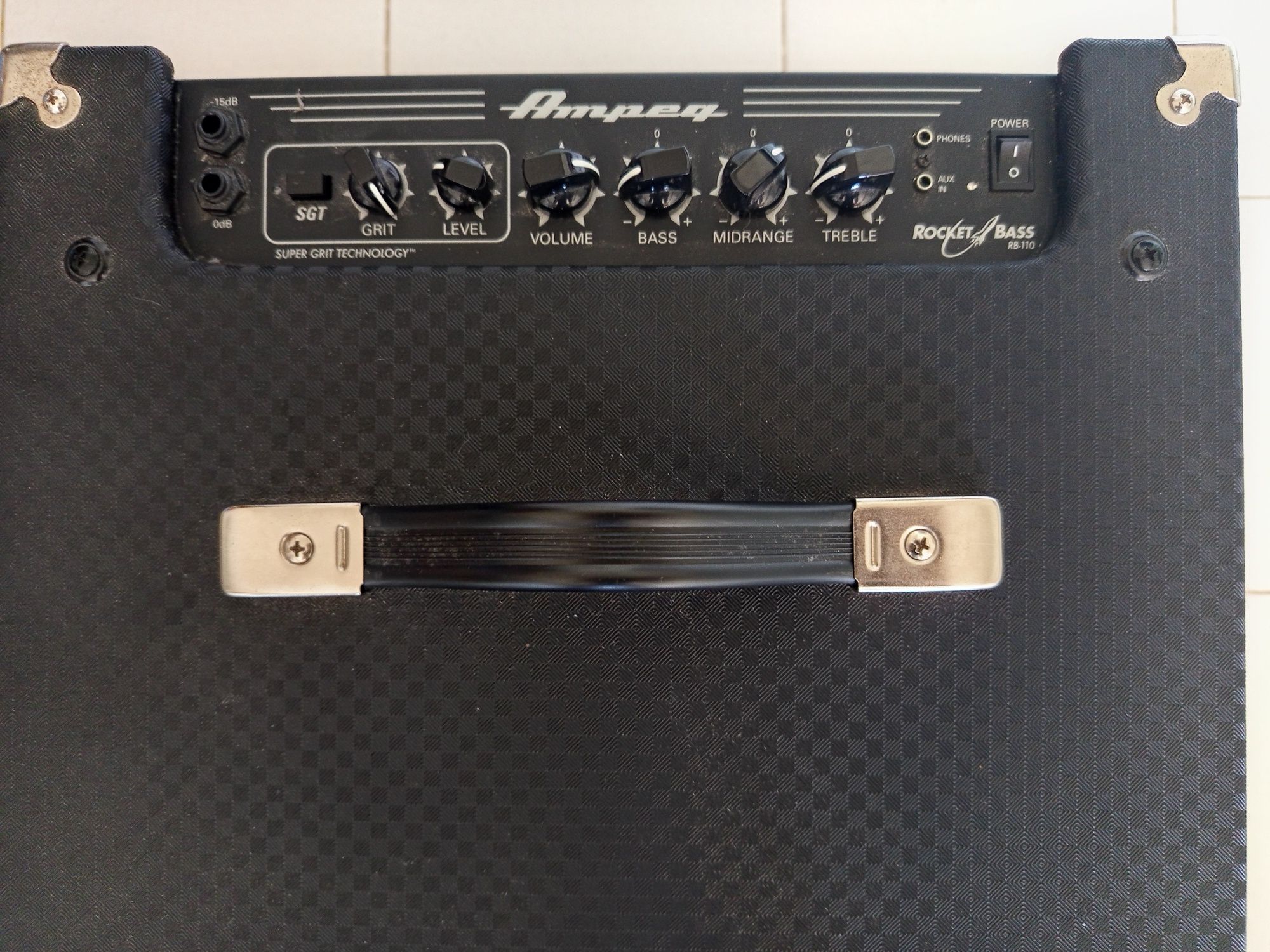 Amplificador de baixo Ampeg Rocket Bass RB-110