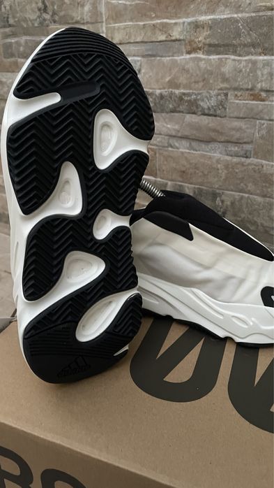 Adidas Yeezy 700MNVN