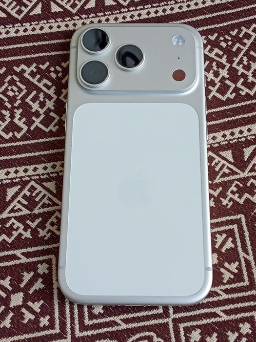 iPhone 17 Pro 256GB Silver NOVO! 

Cor: Silver

Novo selado em caixa