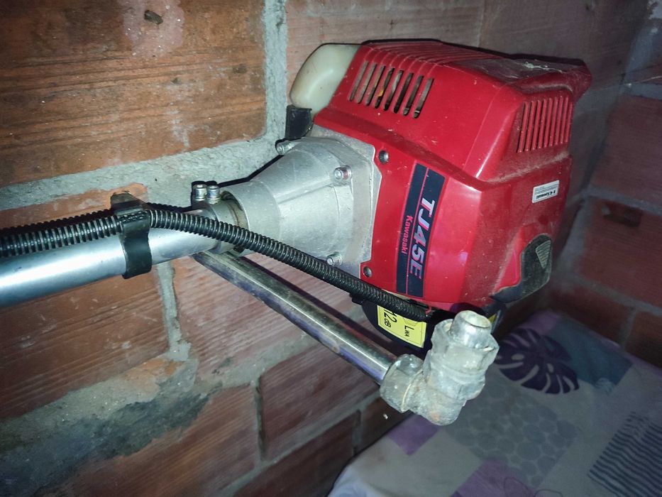 Máquina de cortar erva