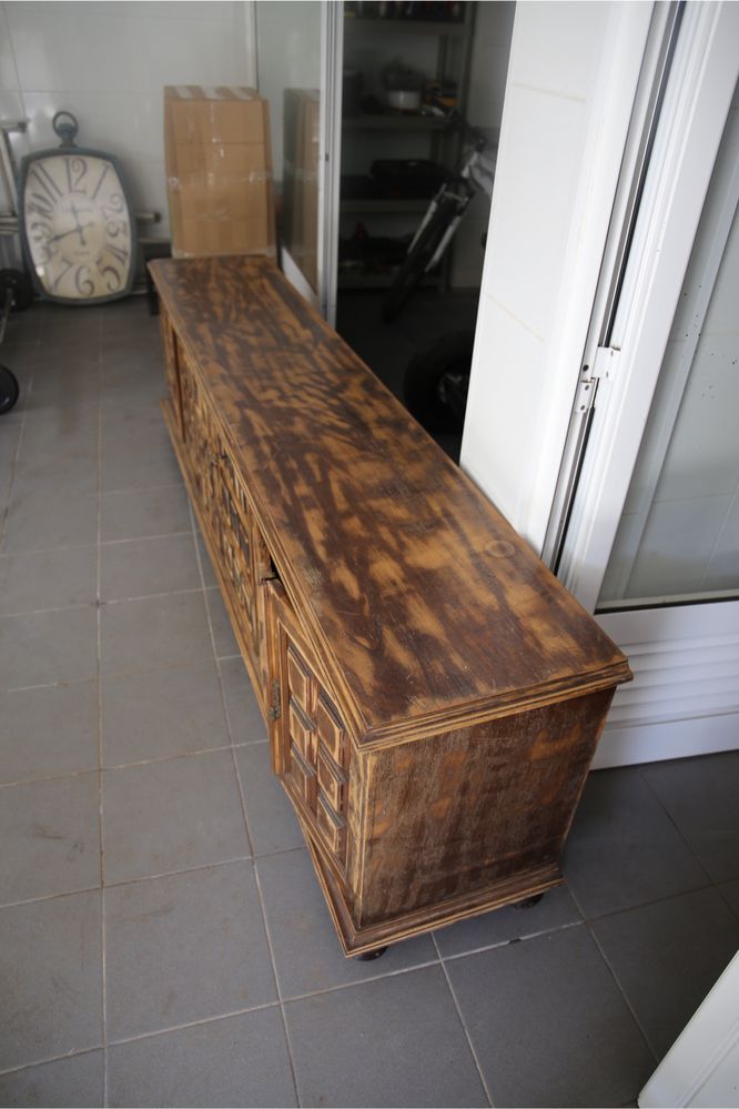 Vendo movel de tv, movel com enorme potencial madeira impecavel