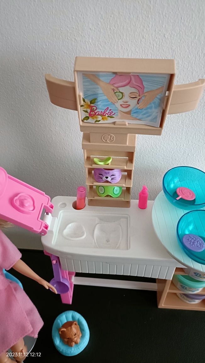 Zestaw lalka Barbie salon pięknosci