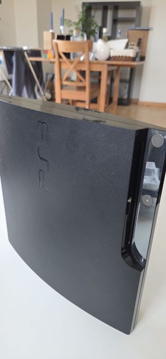 PS3 com drive de DVD + cmd Sony DualShock e DualShock univ. + 6 jogos