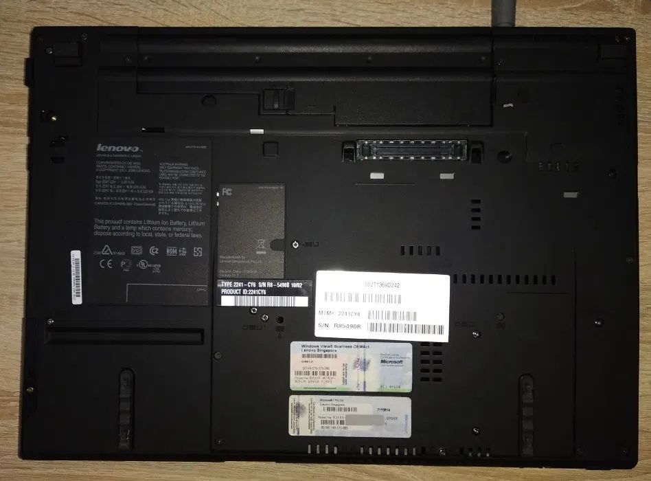 Lenovo THINKPAD T500 T8400 2x 2.26 GH 4 GB 240 SSD na gwar 15,4 w