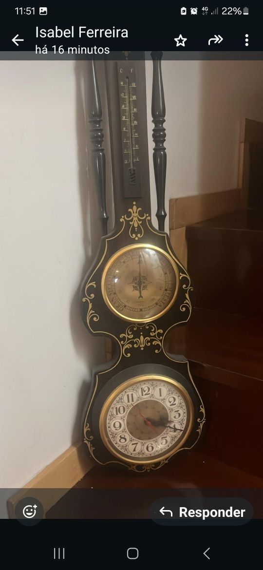 Relógio  todo madeira