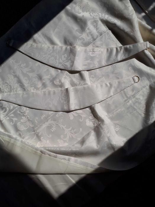 Sprzedam nowe zasłony na tasmie koloru ekri