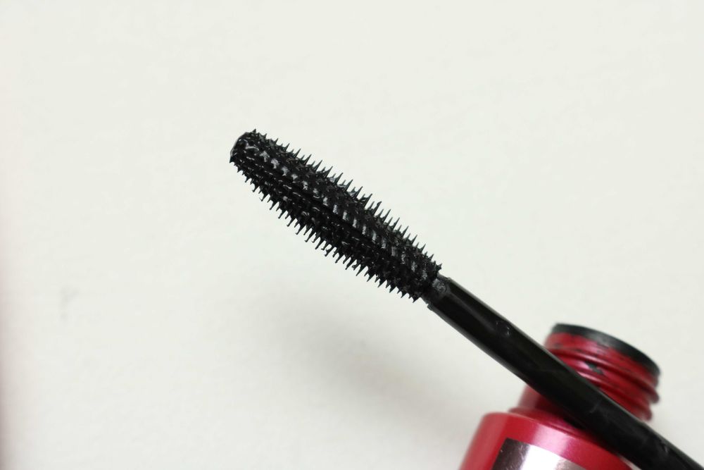 Avon Fan-Omenal Blackest Black tusz do rzęs pogrubiająco rozdzielający