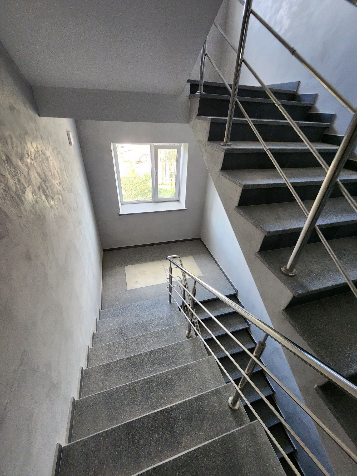 Продам 2 км квартиру в центрі з ремонтом