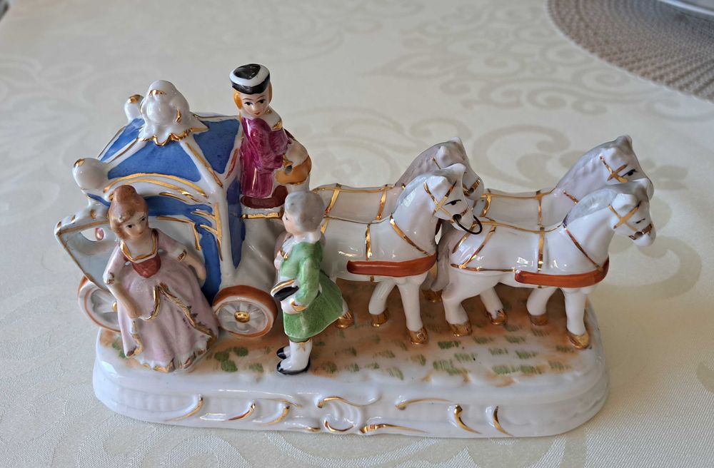 Figurka porcelana powóz karoca