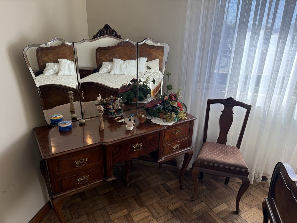Quarto antigo completo