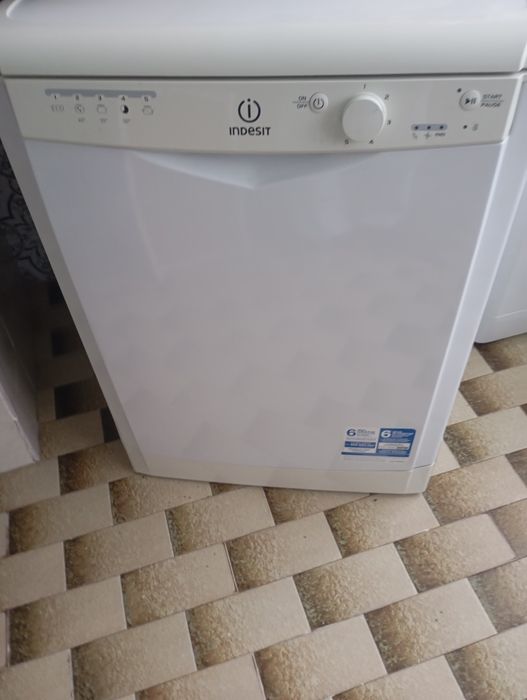 Máquina de lavar loiça Indesit