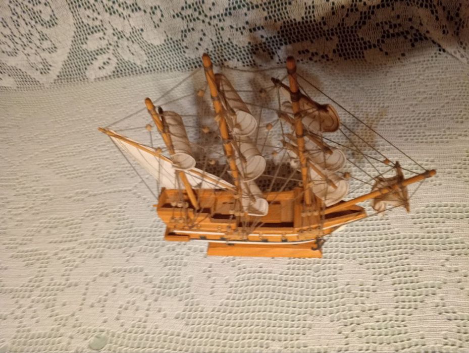 Model drewnianego statku Confection.