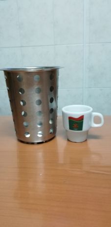 Copo inox com buracos, usado