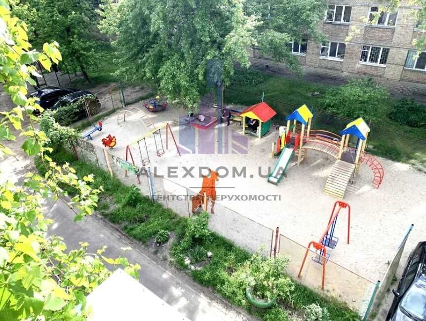 Продається 2к кв вул. Празька, буд. 8, Чернігівська, Дарницька площа.