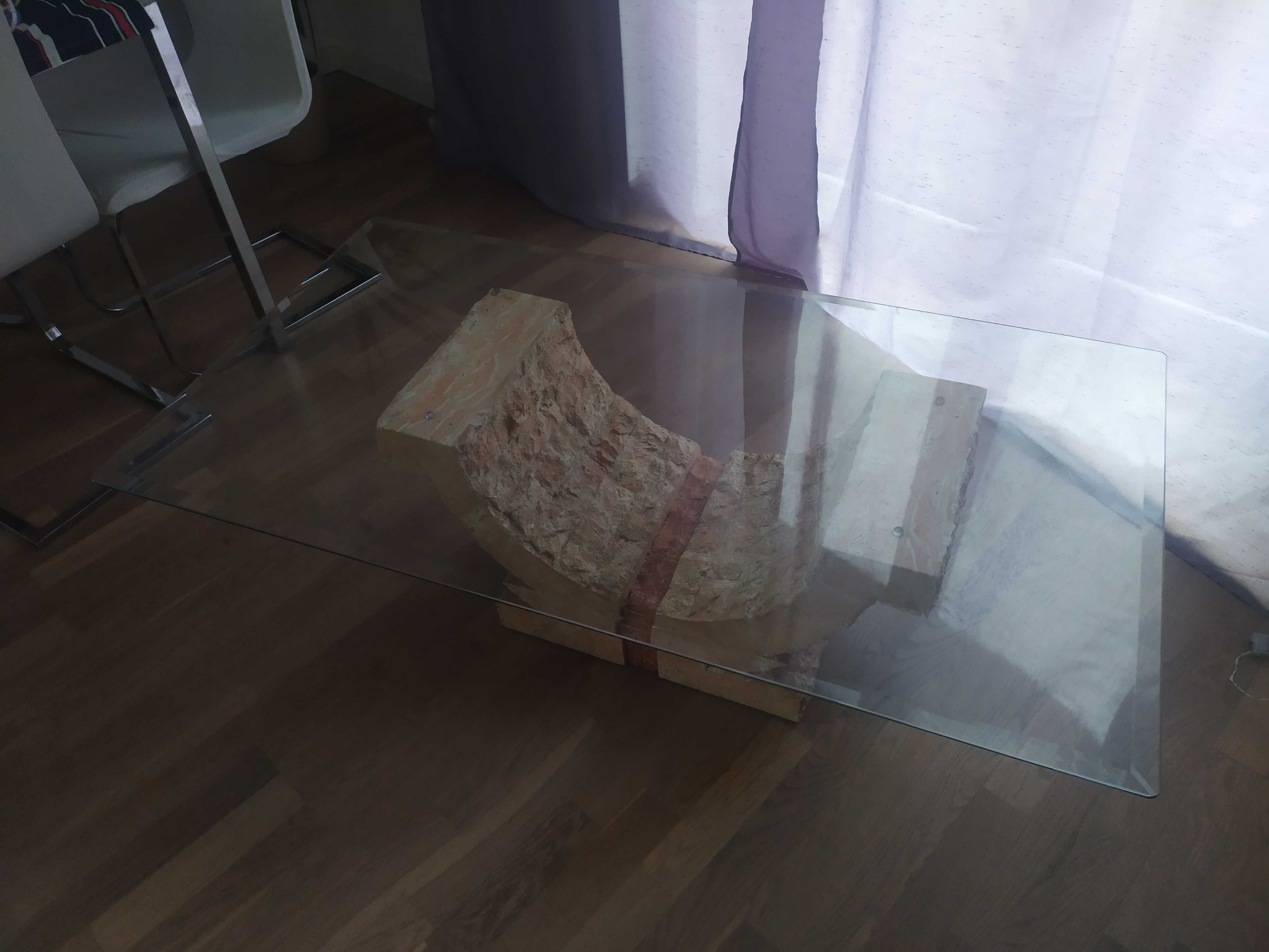 Szklany stół kawowy