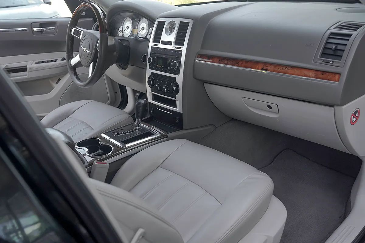 Chrysler 300C 300C 3.0CRD V6 218KM sedan świeżo sprowadzony