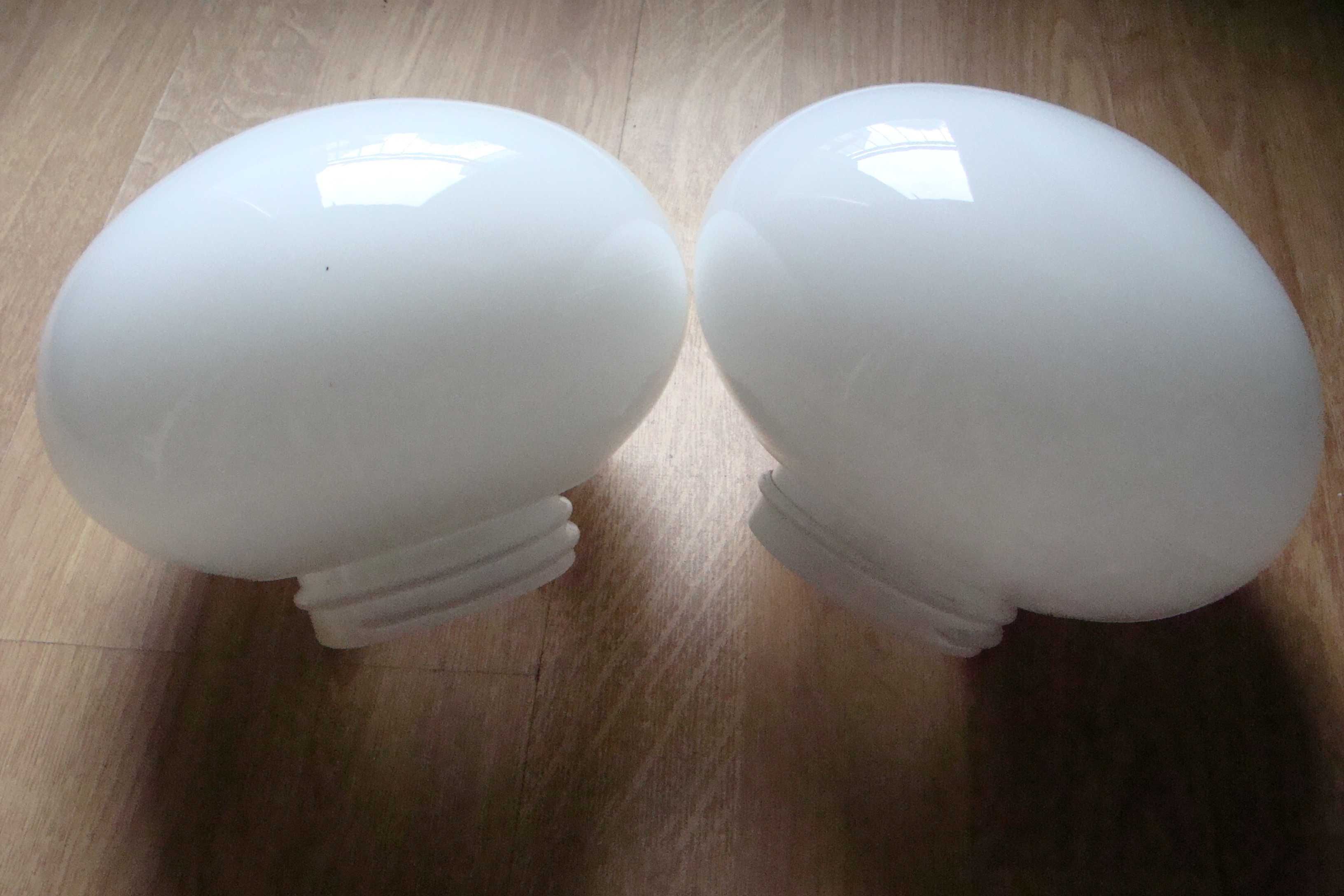 Dwa białe / mleczne klosze z gwintem fi 80mm , ładny kształt.