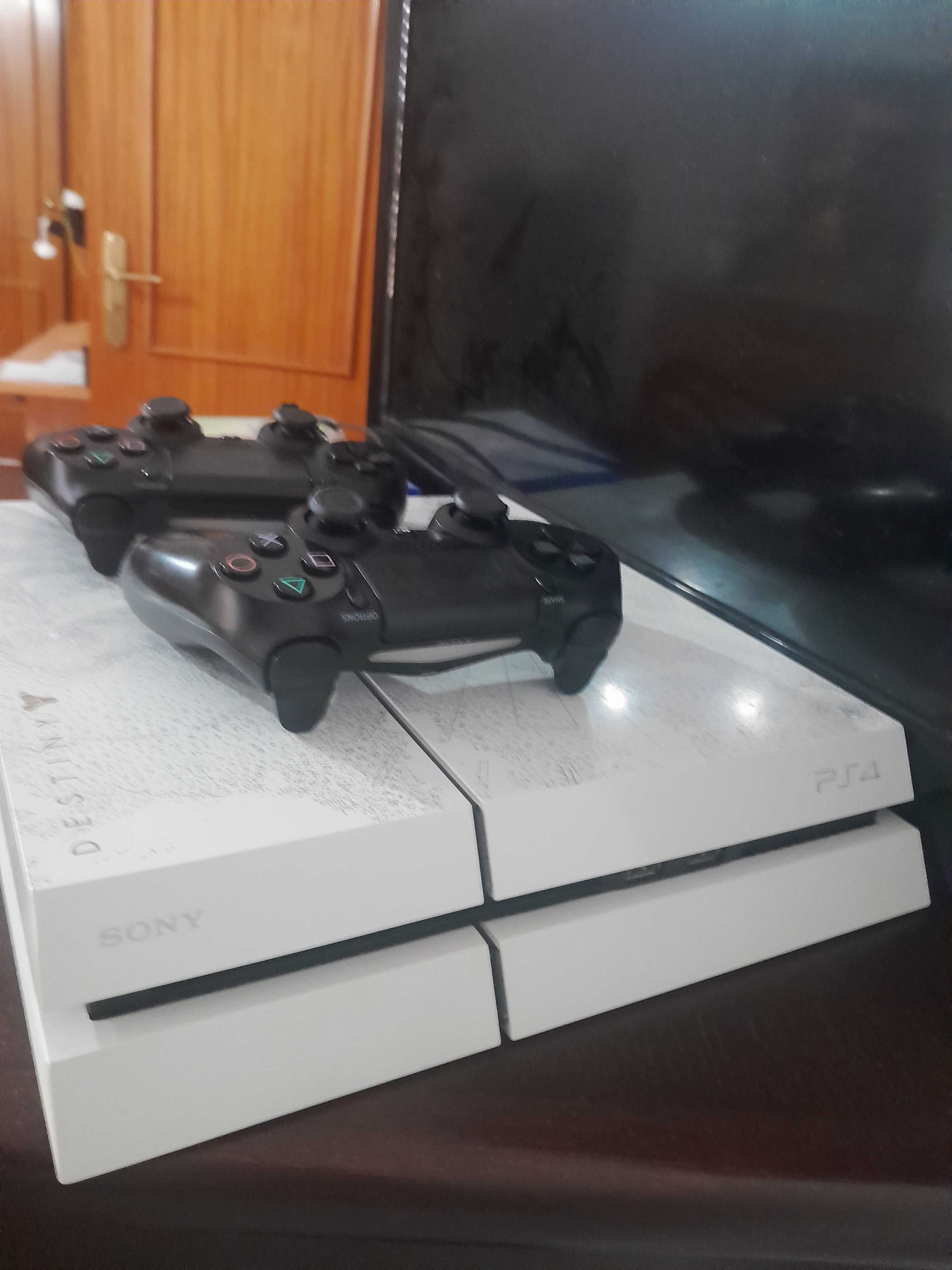 PS4 Standard (Como Nova) (Preço Negociável)