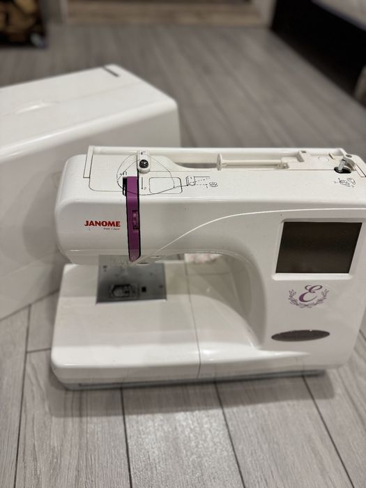 Вишивальна машина Janome Memory Craft 350E  + нитки для вишивання