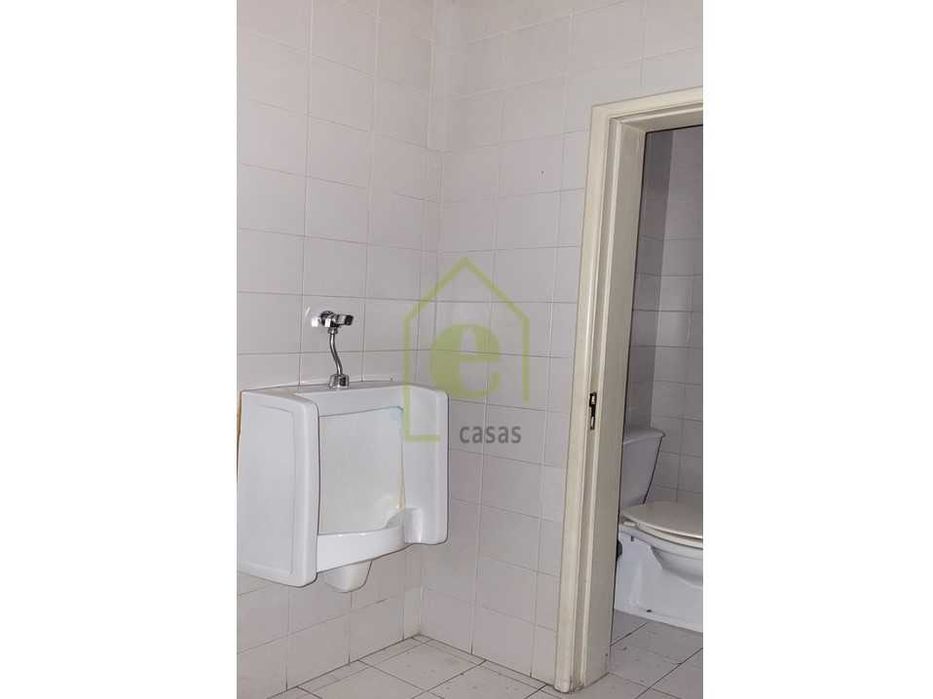 Ampla Loja na Póvoa de Santo Adrião