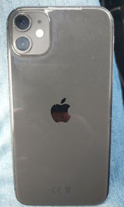 iPhone 11 64 GB  stan baterii 86 %