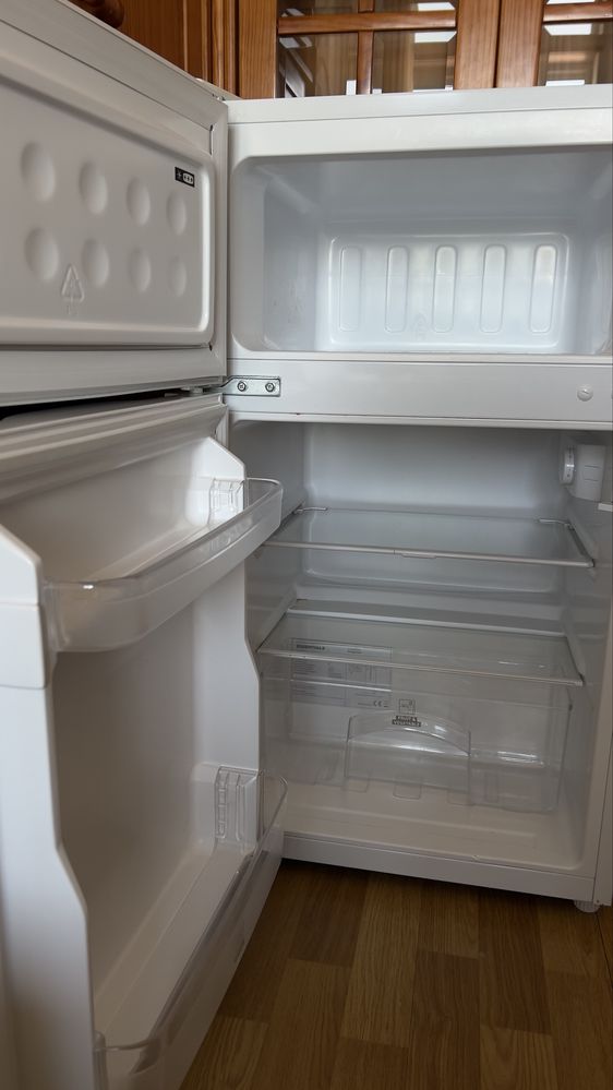 Mini geladeira com frigorífico- funcionando perfeitamente