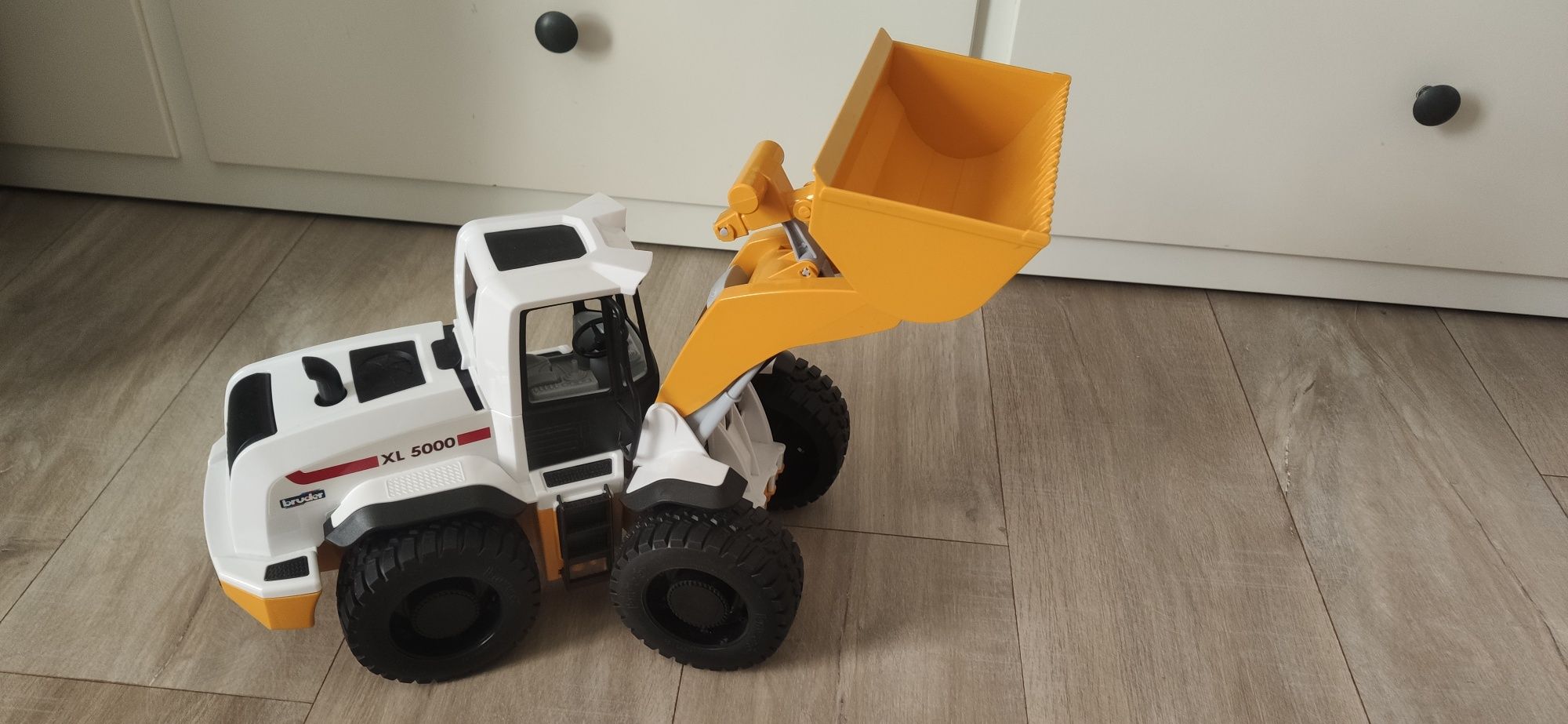 Escavadora Bruder brinquedo pouco usada