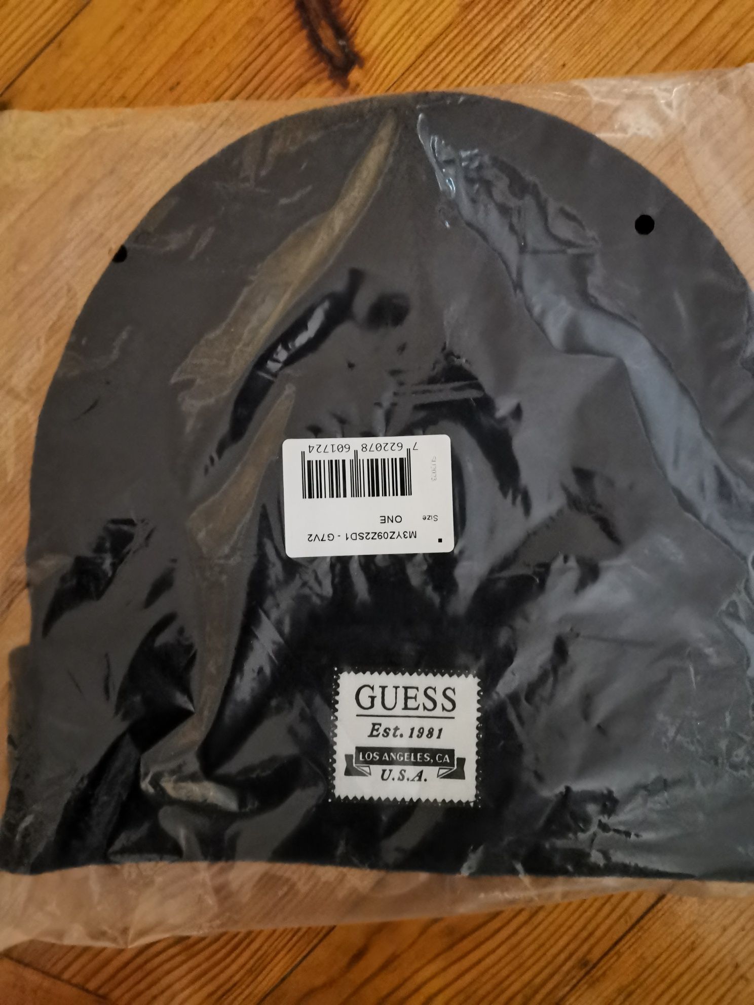 Шапка Guess нова