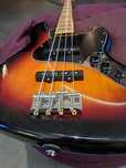 Gitara basowa  Squayer  by Fender