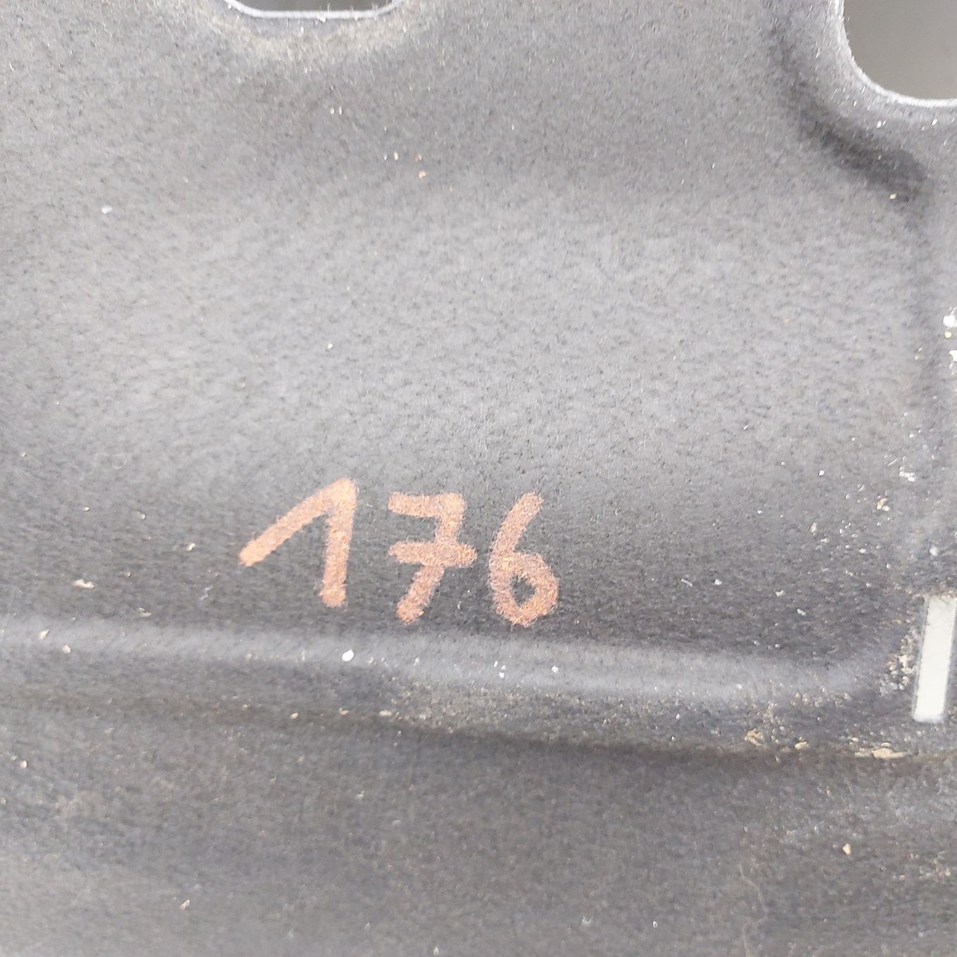 WYKLADZINA BAGAZNIKA MERCEDES A W176 ORYGINAL DEMONTAZ 1766900042 1766902400