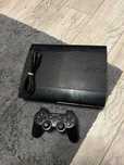 PlayStation 3 z jednym padem i DJ hero