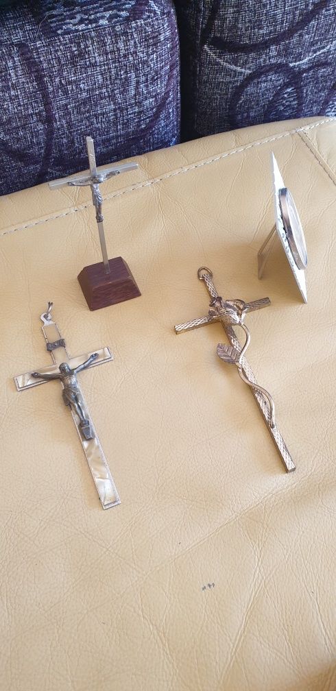 Crucifixos quatro muito intimados