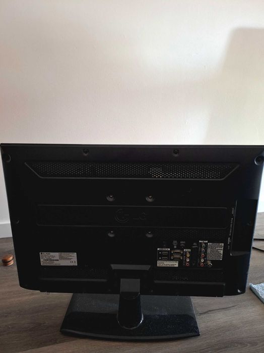 TV LG 26LE3300 com cabo e comando - para peças ou arranjo