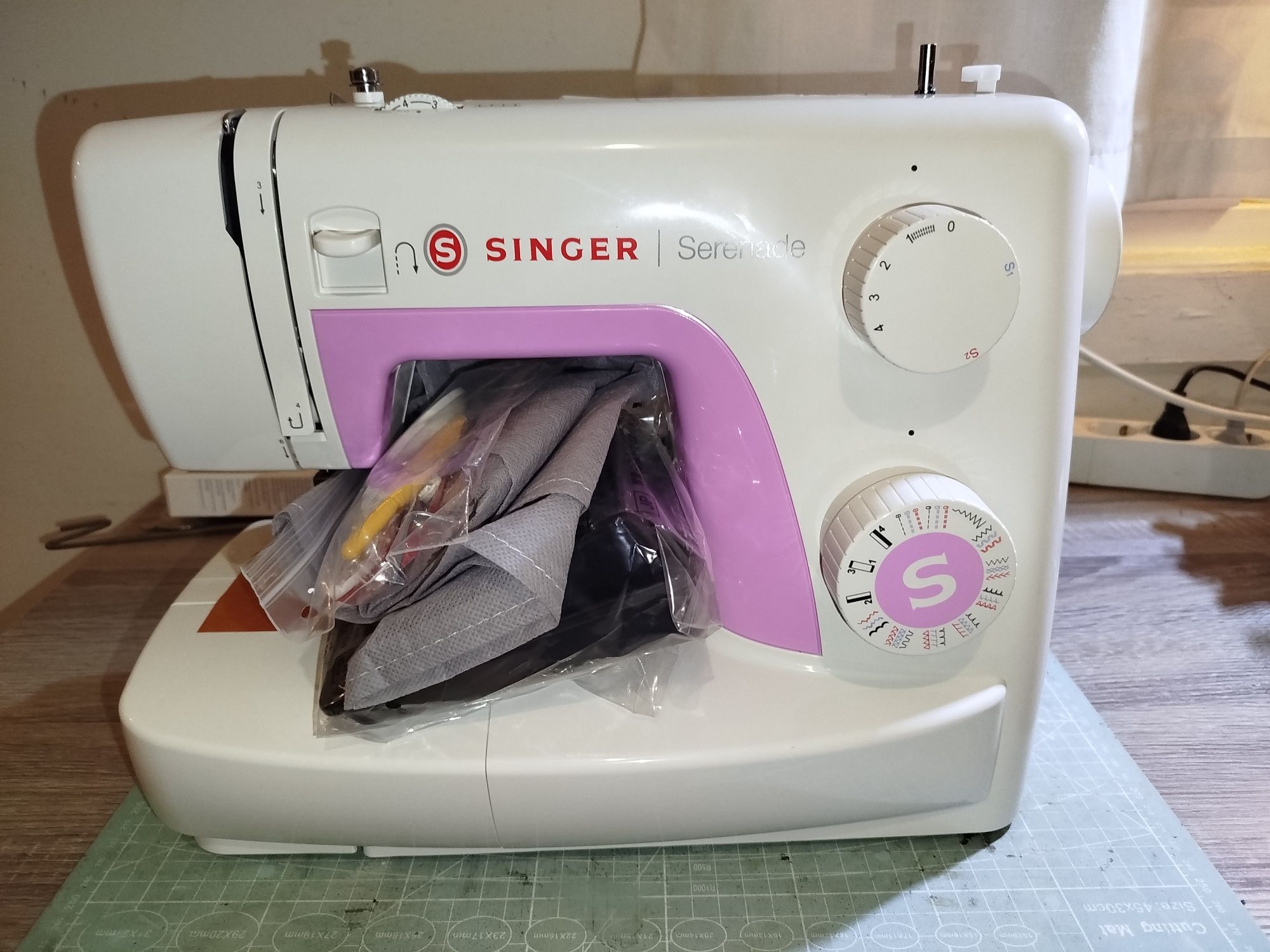 Máquina de costura Singer, NOVA
